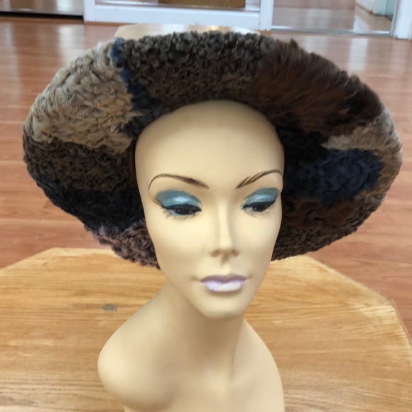Women’s lamb shearling hat - Picture 2 of 5